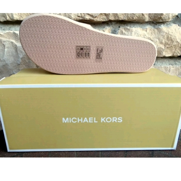 LAST ONE❗MICHAEL KORS Wade Slide In Ballet Color - Picture 4 of 10